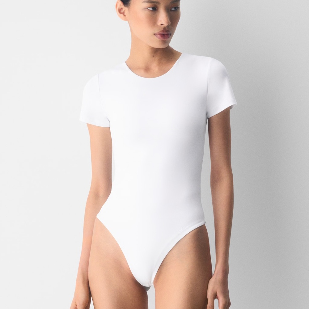 Aritzia Babaton Contour T-Shirt Bodysuit in White